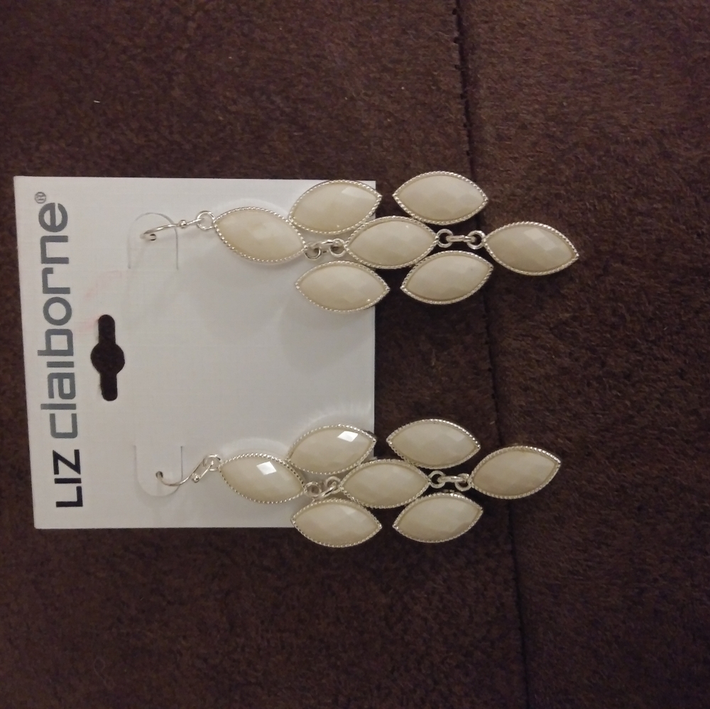Liz earrings white